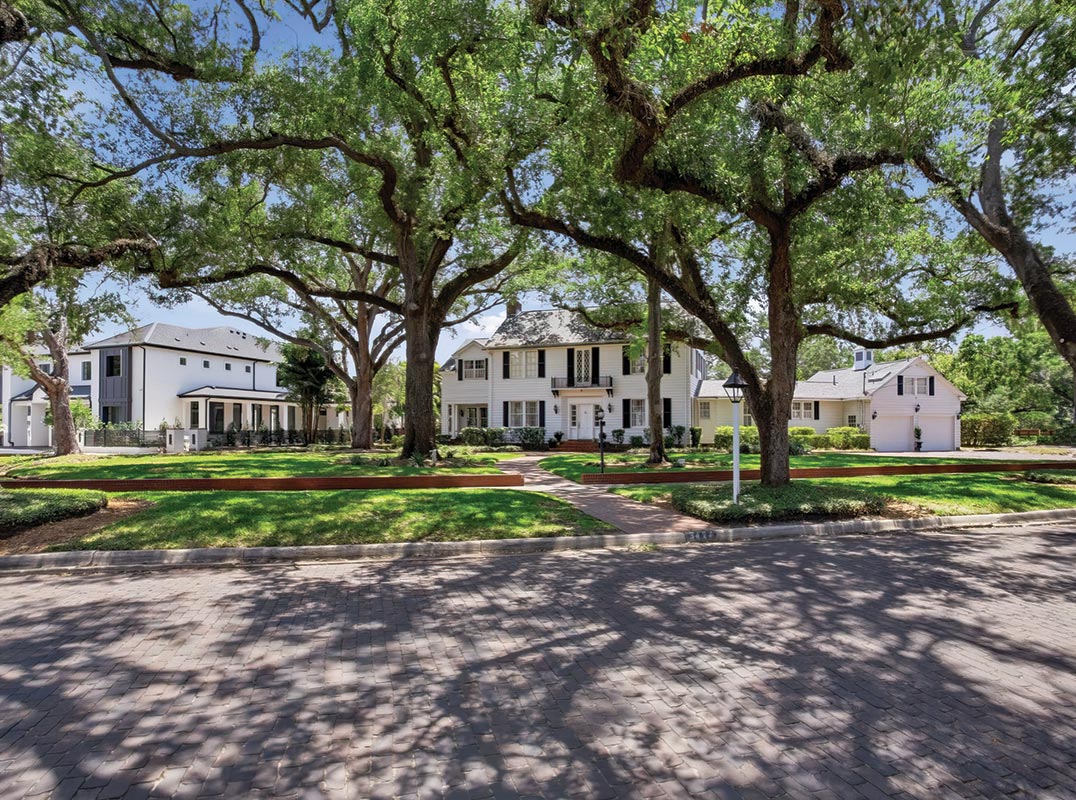 Colonial Estate Along the Prestigious Palma Ceia Golf Course